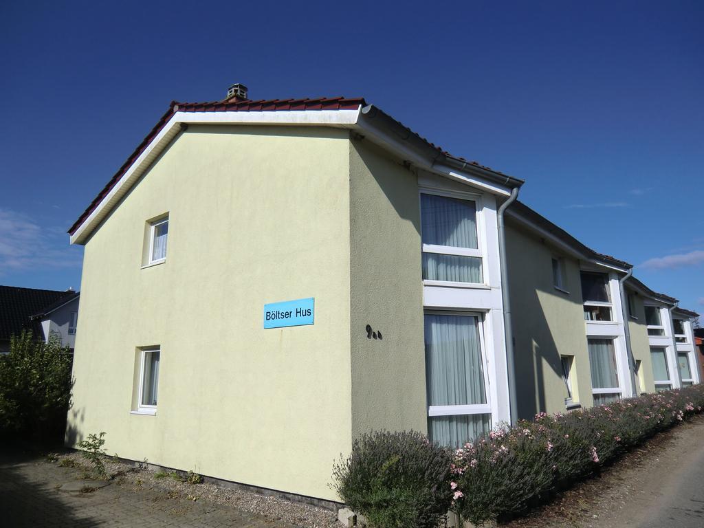 Böltser Hus Ferienwohnungen mit Strandkorb und Kamin 10 Gehminuten zum kurtaxefreien Sandstrand Kraksdorf Exterior foto