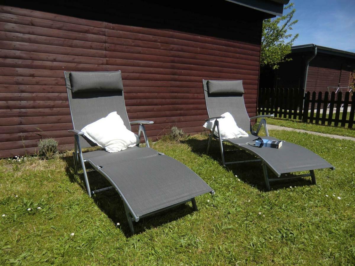 Böltser Hus Ferienwohnungen mit Strandkorb und Kamin 10 Gehminuten zum kurtaxefreien Sandstrand Kraksdorf Exterior foto